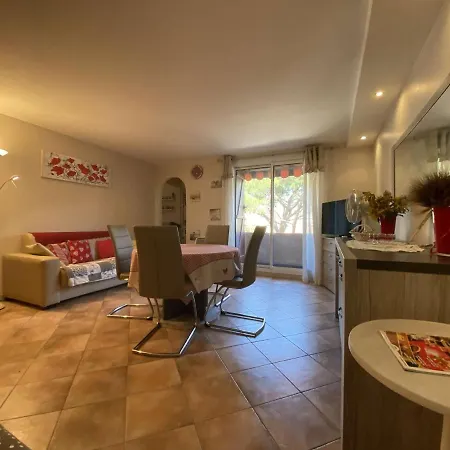 Apartment Saint-maxime Centre: T2 - 4 Couchages Avec Parking Et A Pied - Fr-1-226-483 *