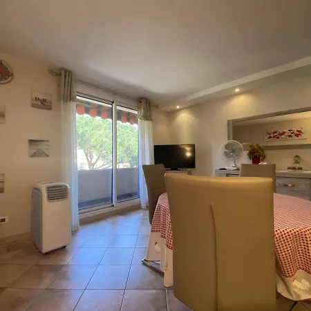 Apartment Saint-maxime Centre: T2 - 4 Couchages Avec Parking Et A Pied - Fr-1-226-483 *