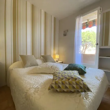 Saint-maxime Centre: T2 - 4 Couchages Avec Parking Et A Pied - Fr-1-226-483